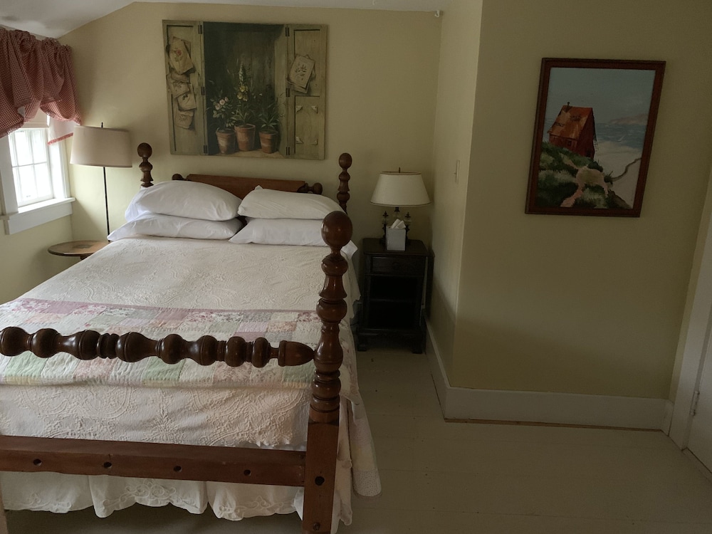 Comfort Room (D.K. Priest) photo 3