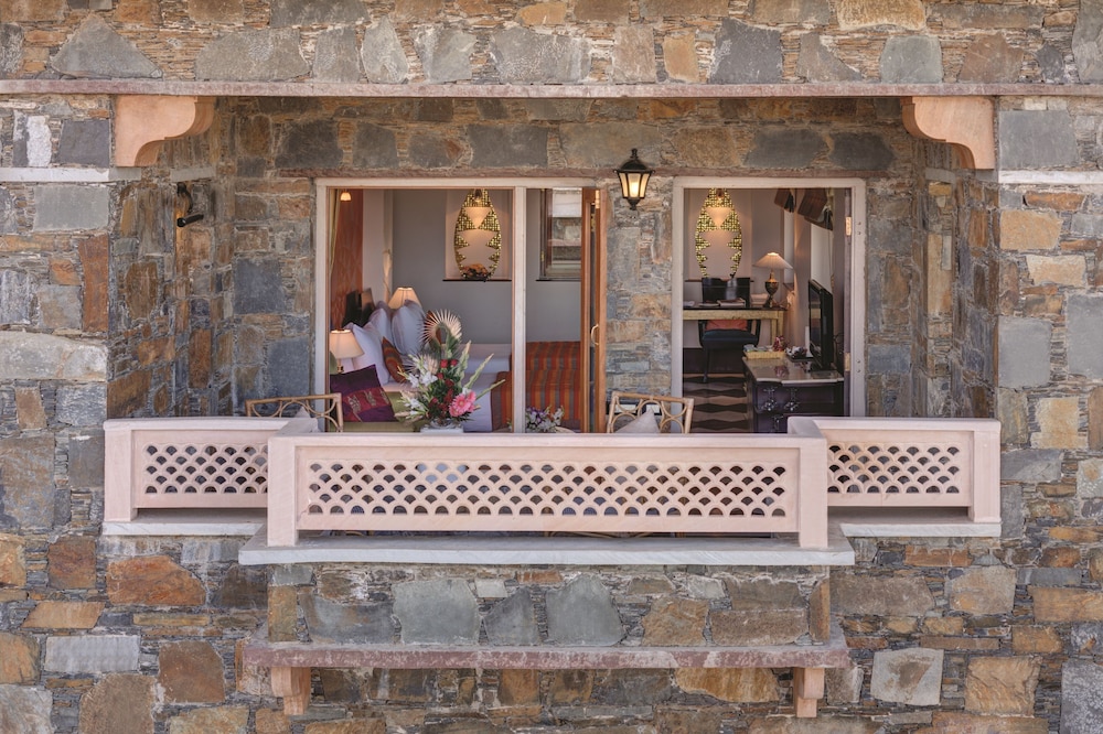 Premium Villa Room Overlooking Valley / Sajjan-Garh Fort