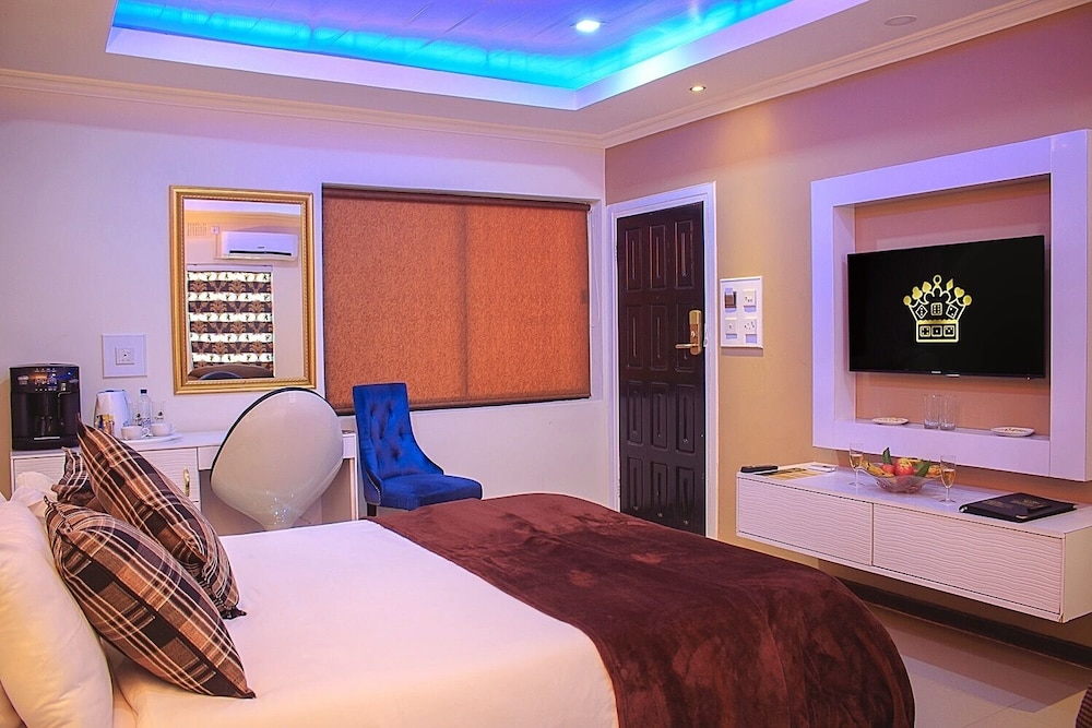 Executive Suite, 1 Queen Bed, Garden View photo 3