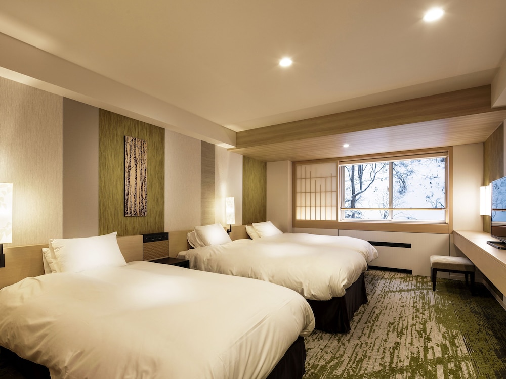 Superior Non-Smoking Triple(South Building)-Breakfast + Deluxe Kaiseki Dinner At Japanese Restaurant