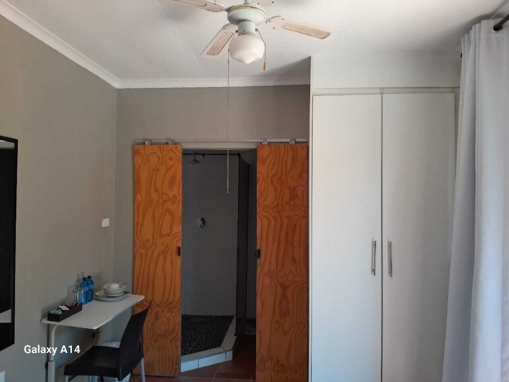 Standard Double Room - Photo 5