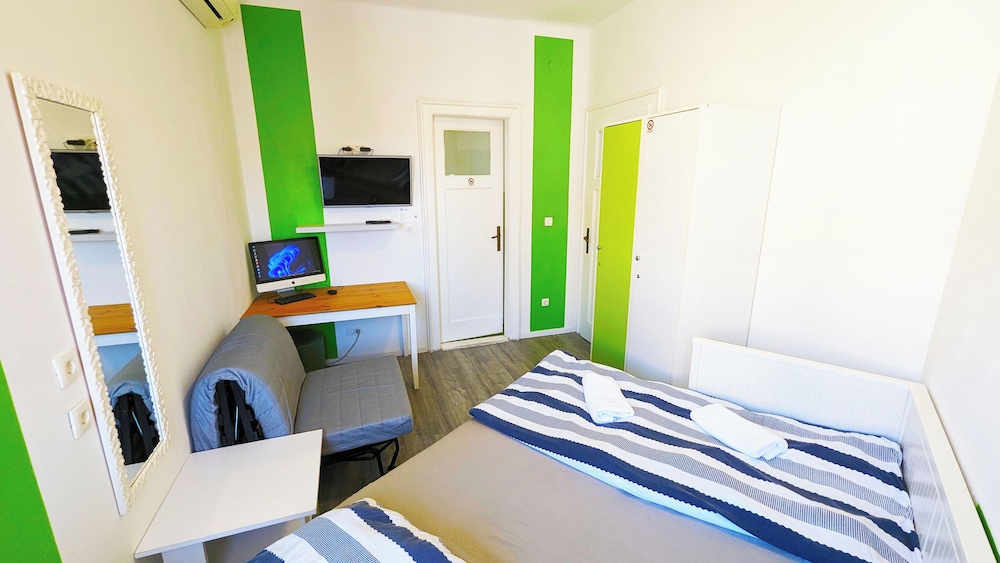 Double Room, 1 Double Bed, Non Smoking, Private Bathroom - Photo 9