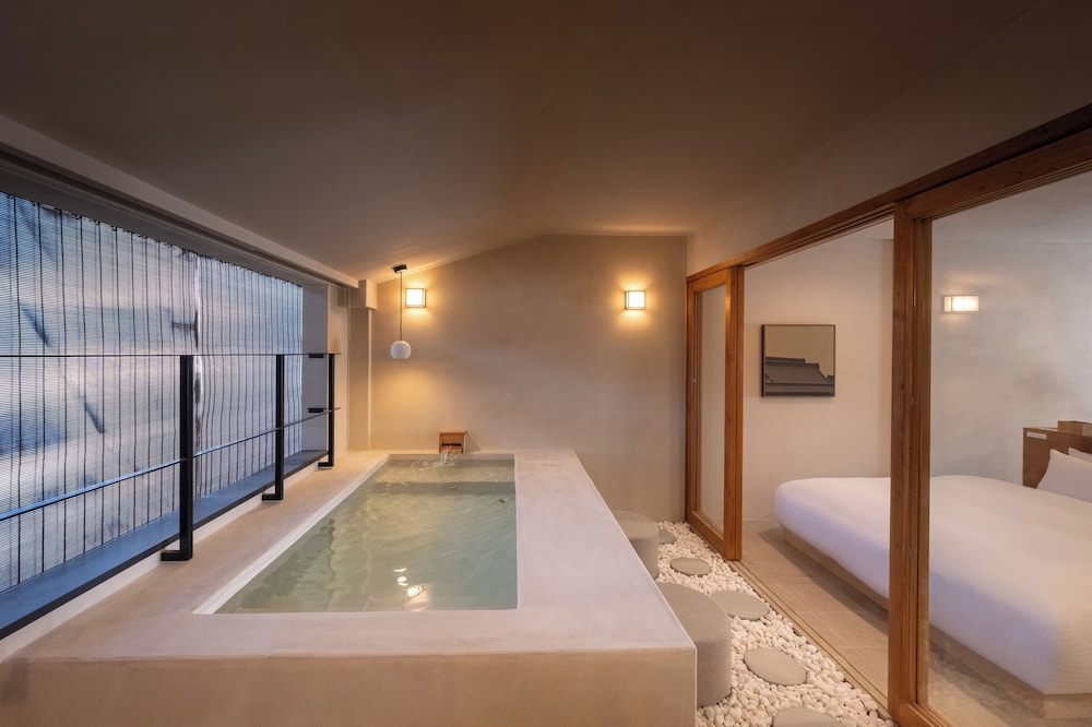 Deluxe Apartment, Private Bathroom photo 3