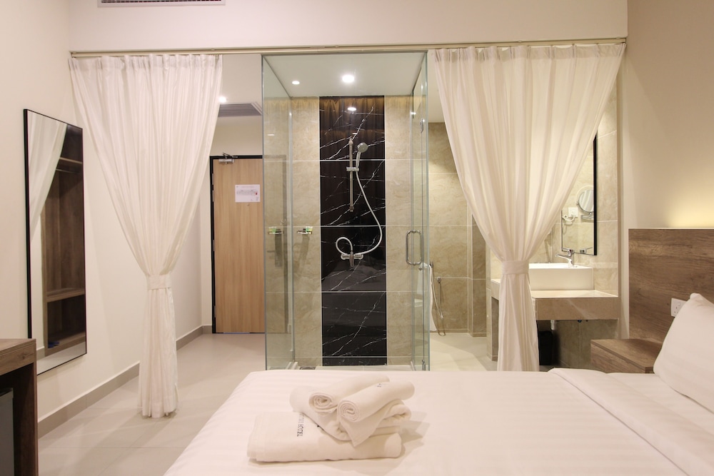 Deluxe Room - Photo 3