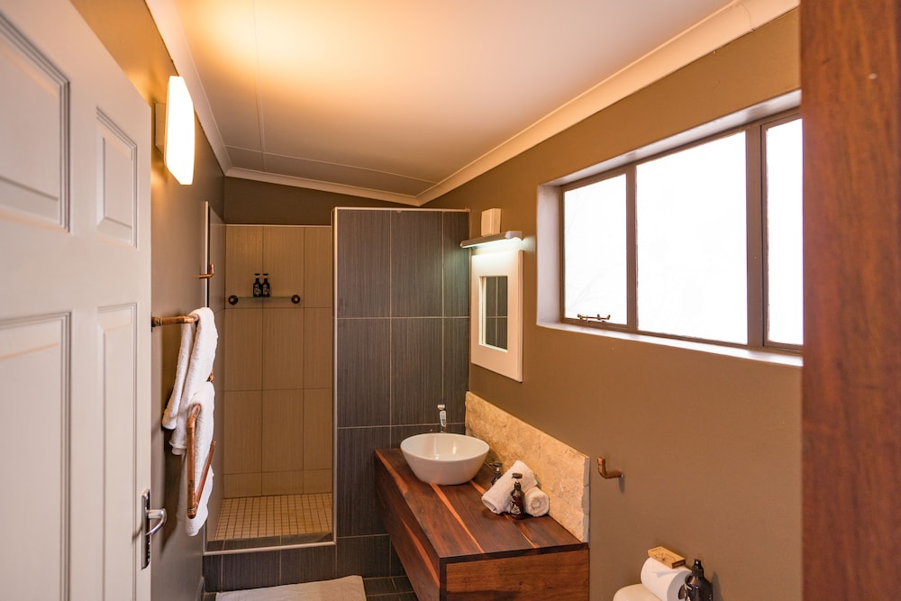 Standard Twin Room - Photo 3