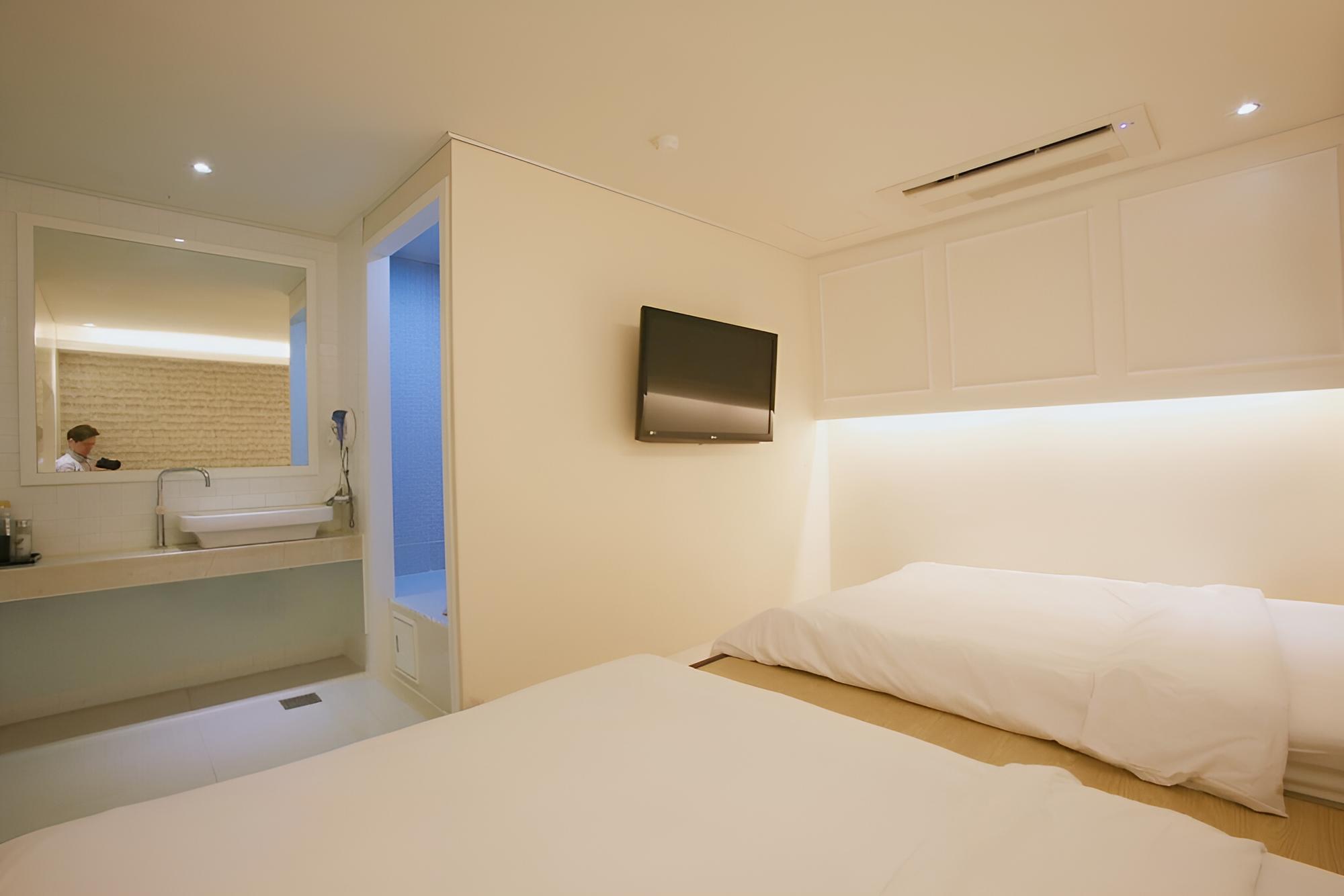 Room (Family room (4 persons)) - Photo 5
