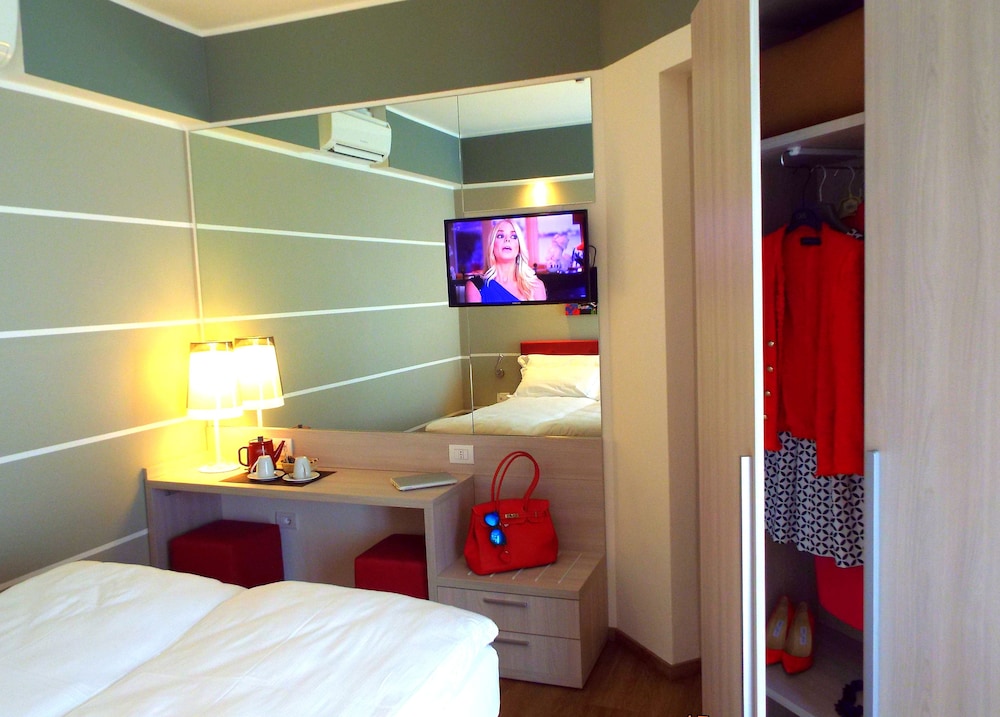 Standard Twin Room - Photo 8