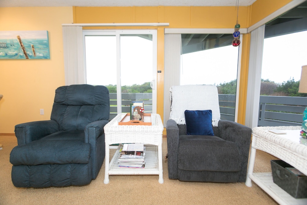 Deluxe Room, Multiple Beds, Kitchen, Pool View (1 Bedroom Dlx-Room 214-Pet Friendly) - Photo 15