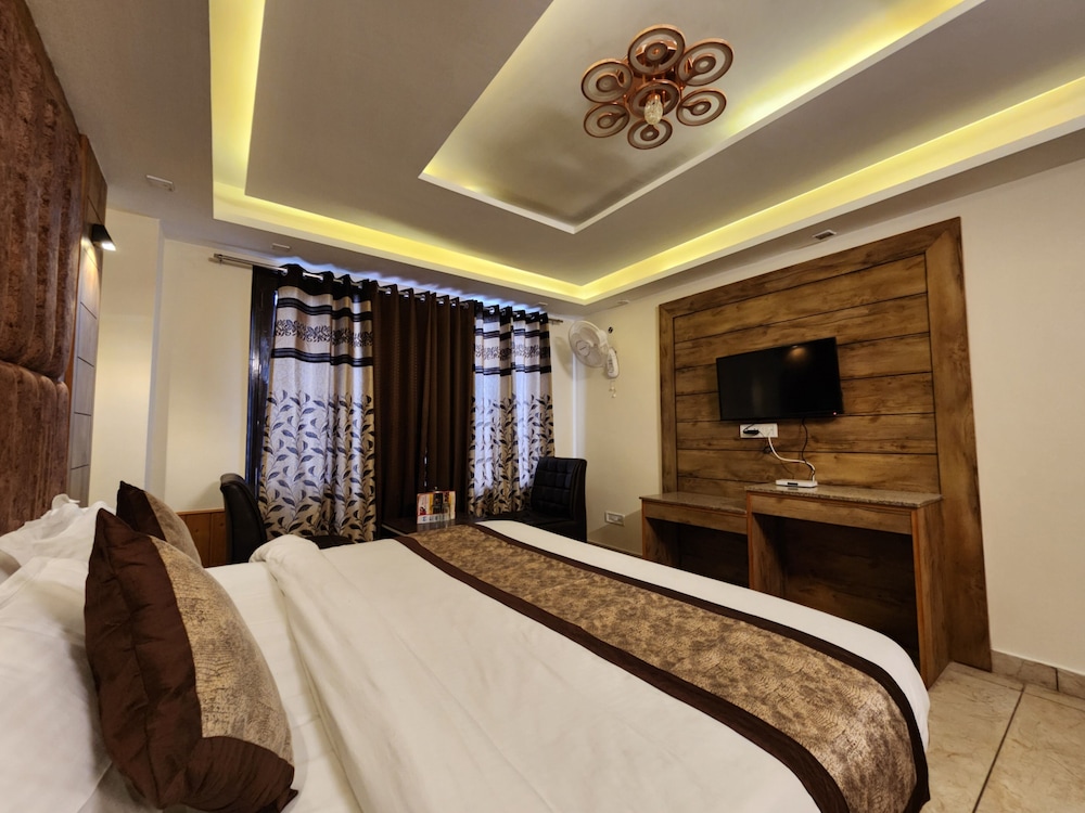 Deluxe Room - Photo 9