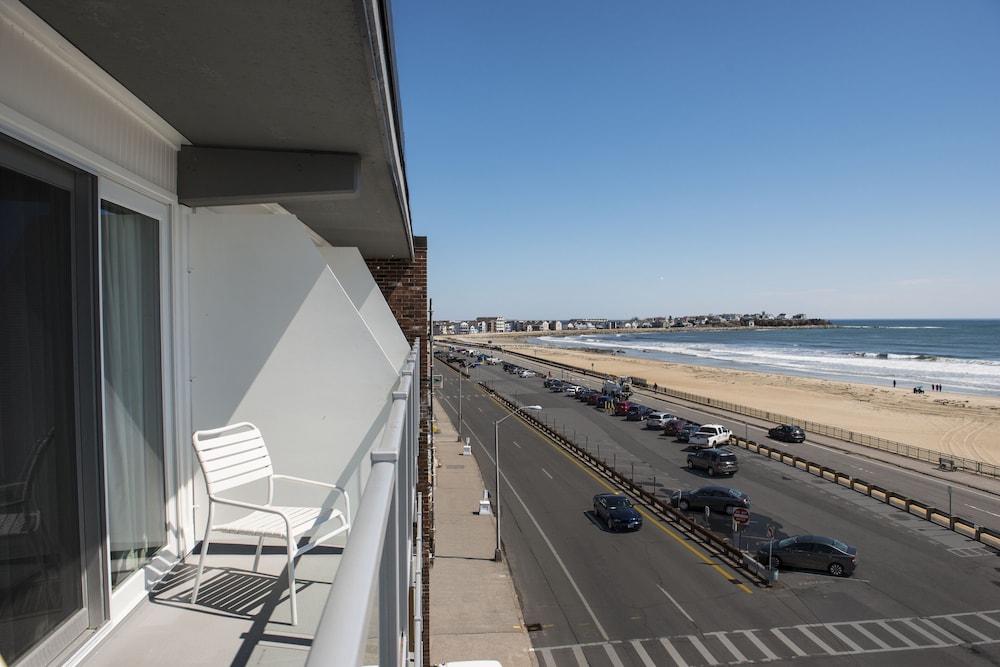 Ocean Front, 1 King Bed, Balcony - Photo 2