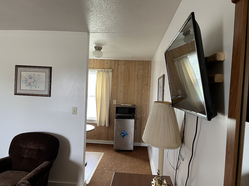 Standard Room, 1 King Bed photo 3