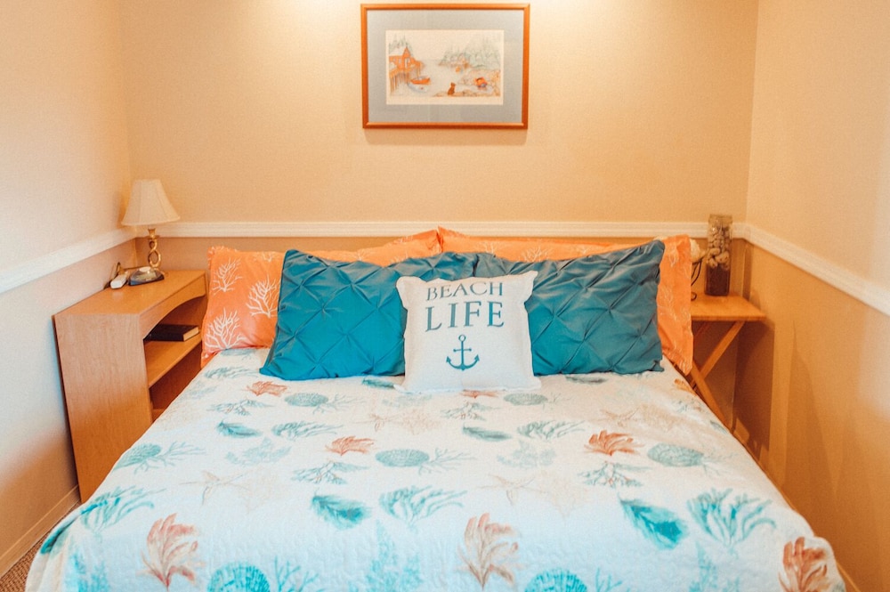 Standard Suite, 1 Bedroom, Partial Ocean View
