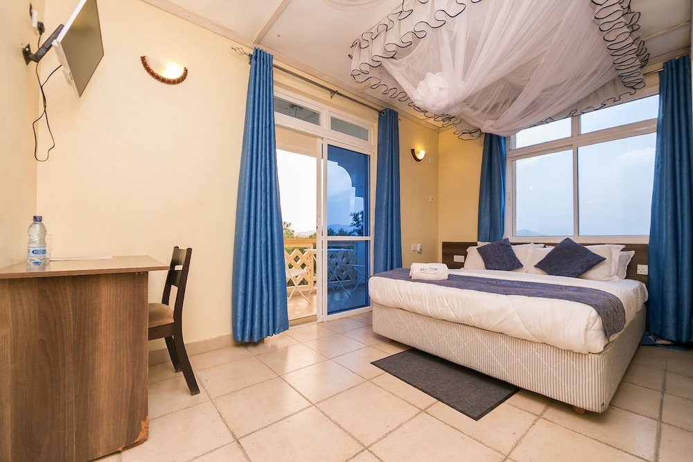 Standard Twin Room, 2 Twin Beds photo 3