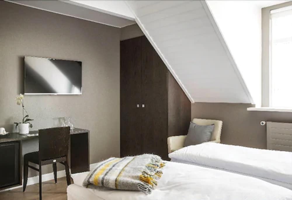 Standard Double or Twin Room - Photo 15