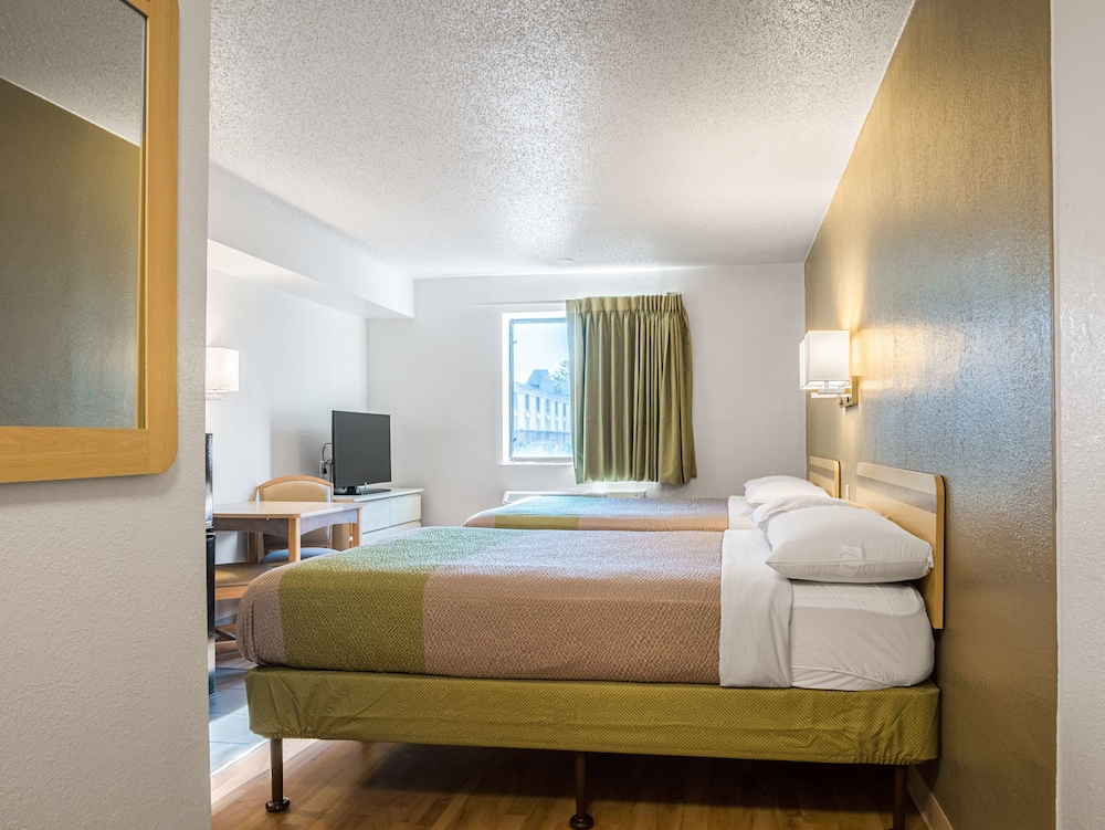 Standard Room, 2 Double Beds, Non Smoking photo 1