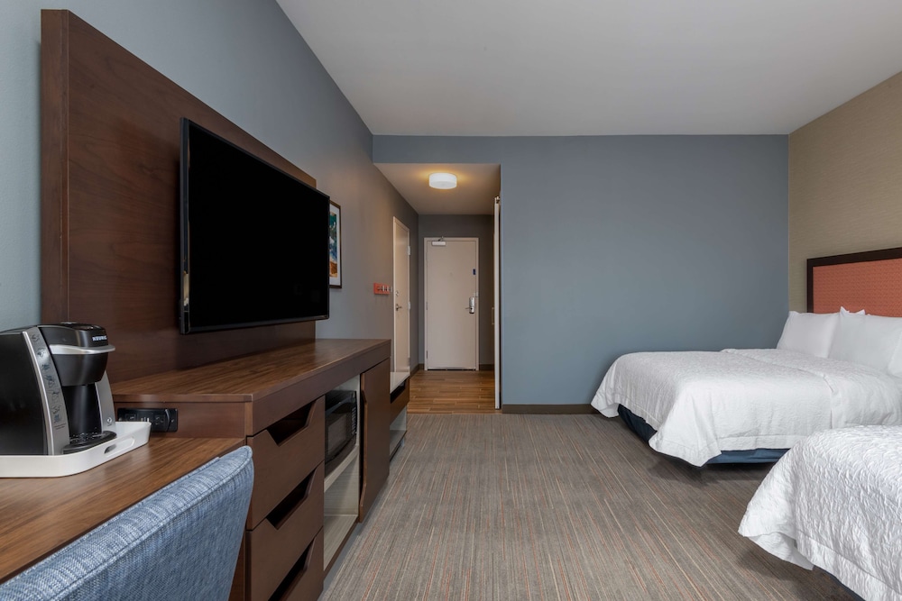 Room, 2 Queen Beds, Accessible, Bathtub - Photo 3