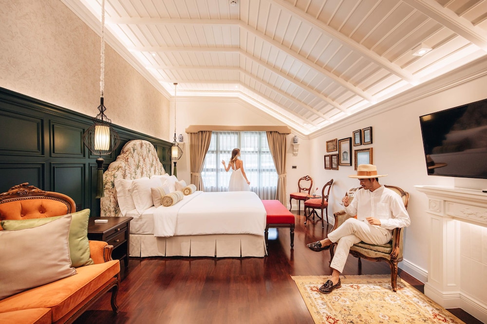 Romantic Corner Suite