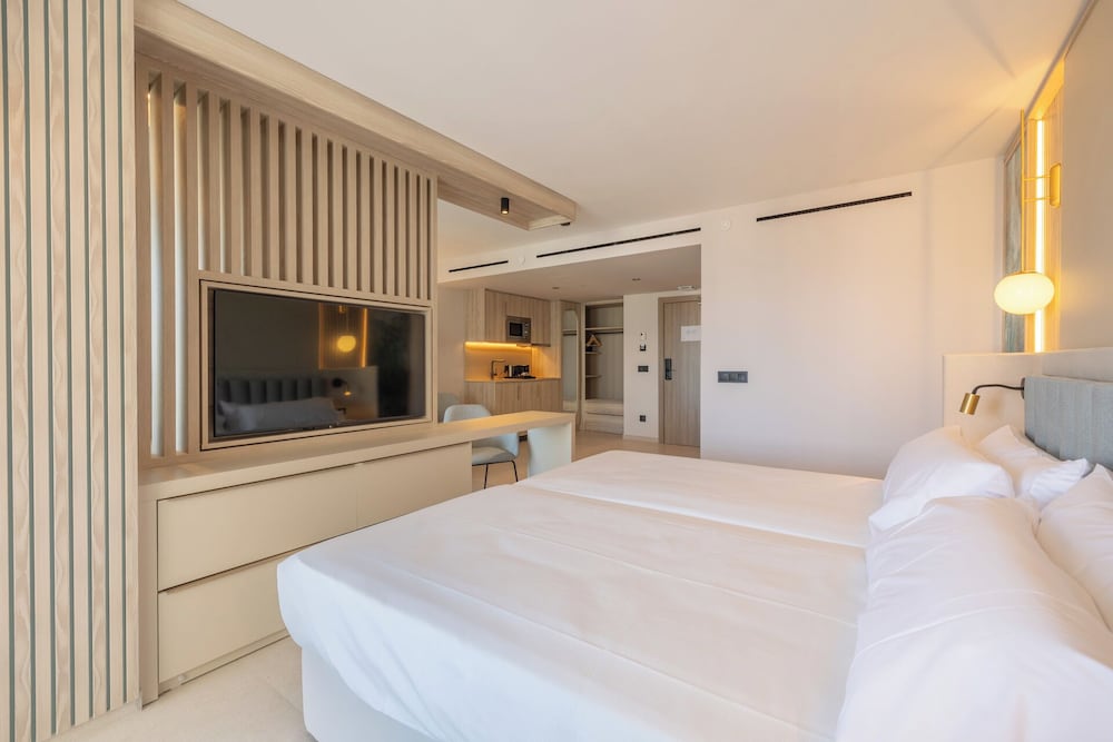 Deluxe Double Room, Kitchenette, City View photo 2