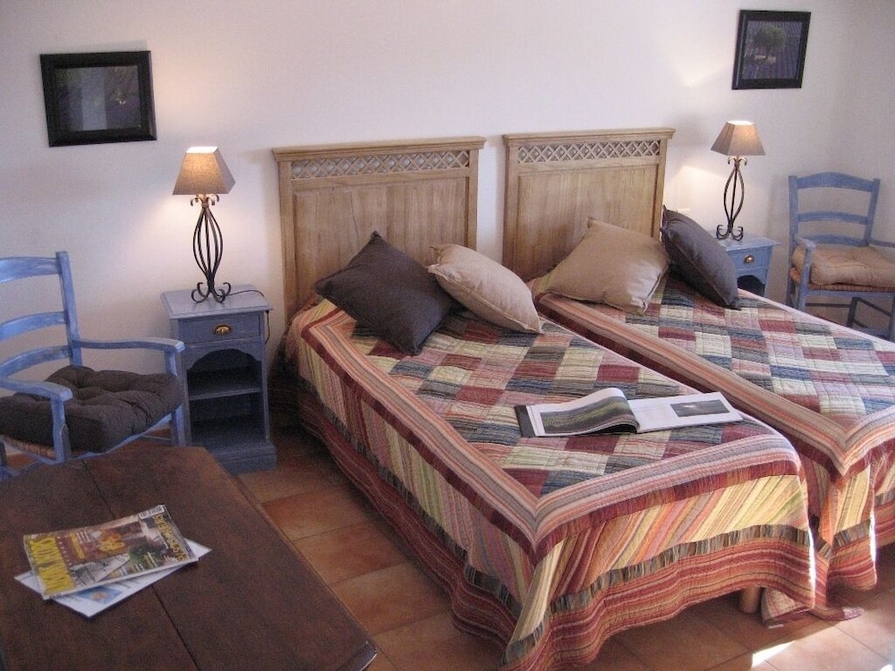 Double or Twin Room, Ensuite (Lavande) photo 2
