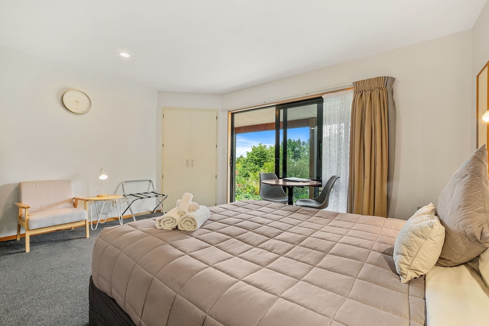 Standard Studio, Non Smoking, Kitchenette (Spa Bath Couples Retreat) photo 1