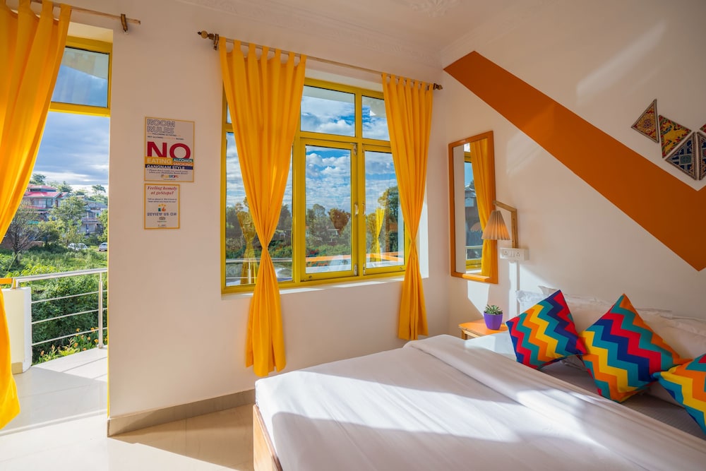 Deluxe Private Room with Balcony and Ensuite Bathroom - Photo 4