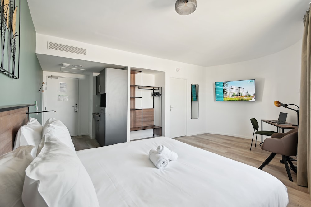 Superior studio, 1 double bed, large balcony - Photo 4