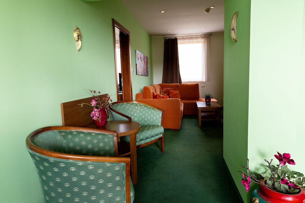 Superior Apartment, 1 King Bed with Sofa bed, Non Smoking, City View - Photo 8