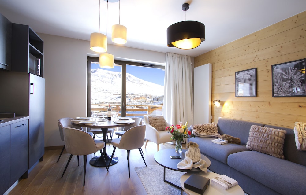 Deluxe Suite - Photo 7