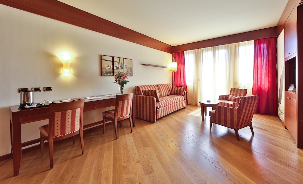 Royal Suite, 1 King Bed - Photo 1