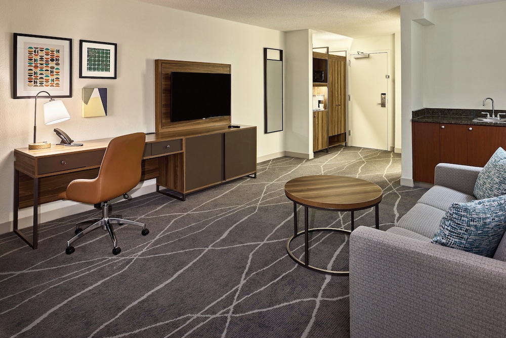 Suite, 1 King Bed, Accessible Bathtub (Communications) photo 2