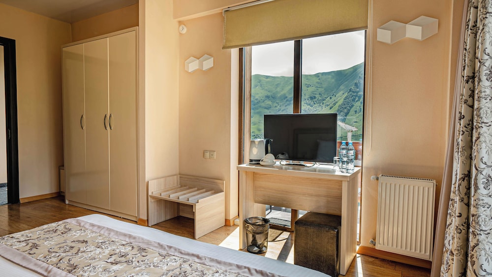 Deluxe Double or Twin Room - Photo 6
