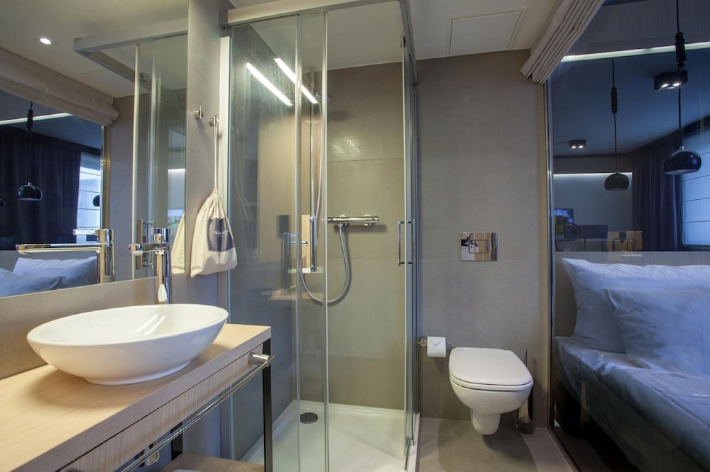 Comfort Room - Photo 2