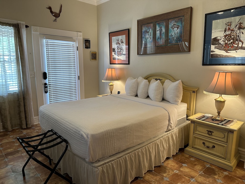 Superior Room, 1 Queen Bed, Non Smoking, Refrigerator & Microwave (Tucson Room) photo 1