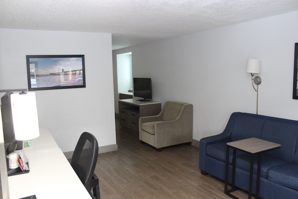 Suite, Multiple Beds, Non Smoking, City View - Photo 3