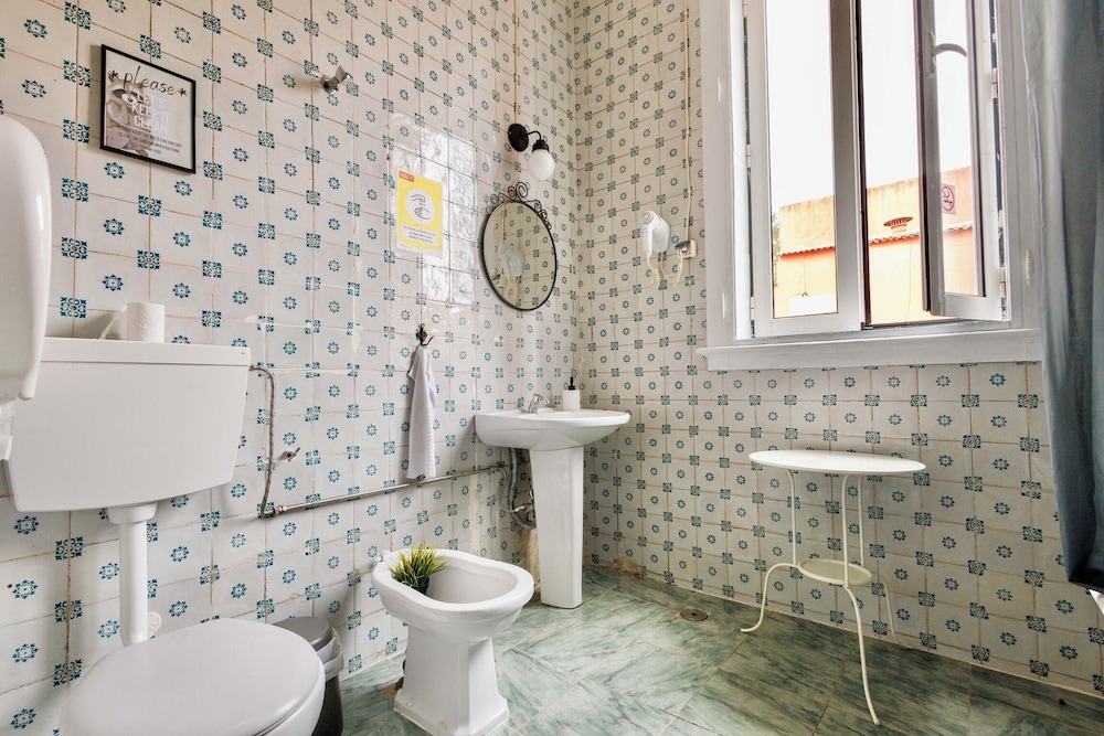 Economy Double Room, 1 Double Bed, Shared Bathroom, City View photo 3