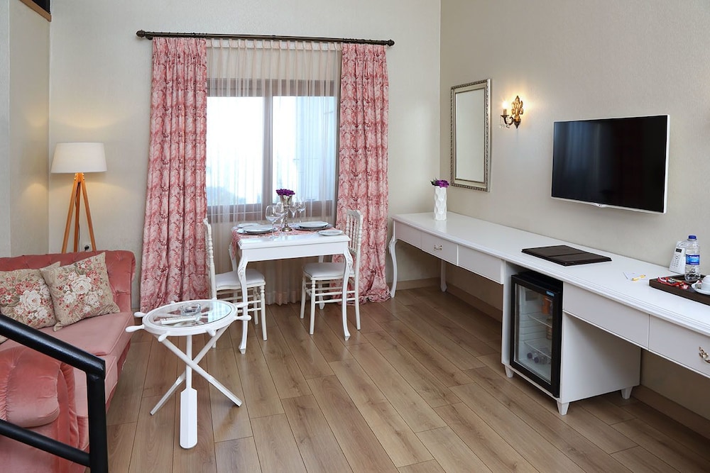 Suite, 1 Double Bed, Lake View photo 1