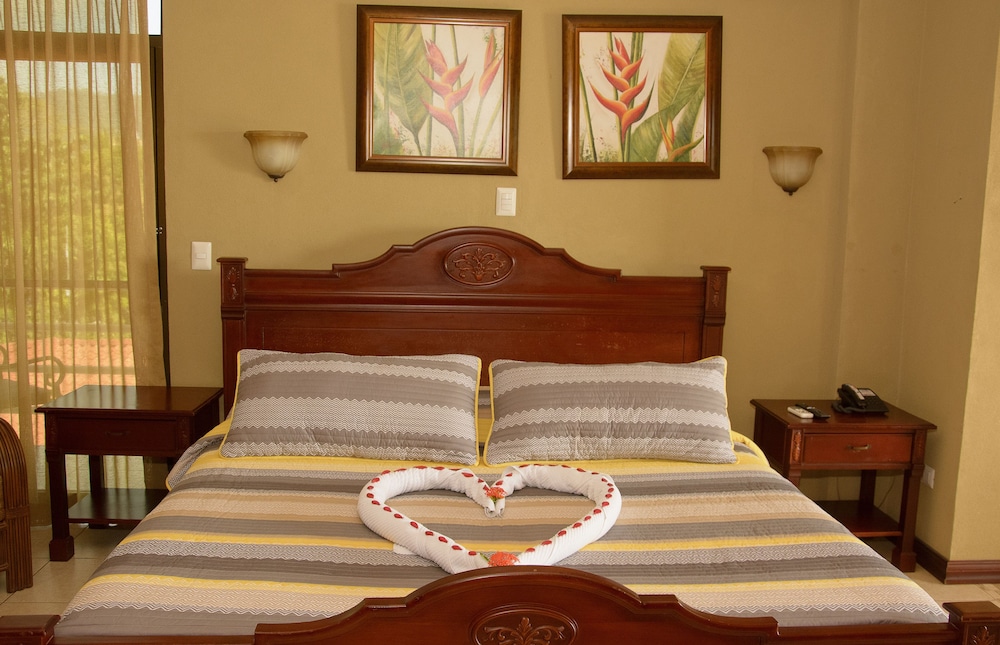 Deluxe Suite - Photo 15