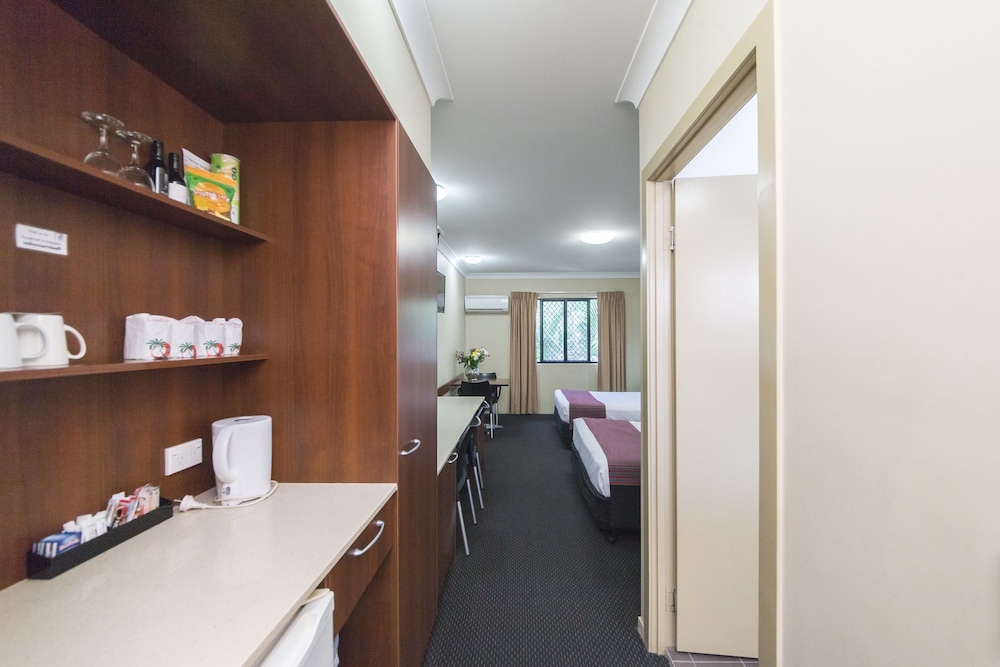 Queen Quad Room photo 3