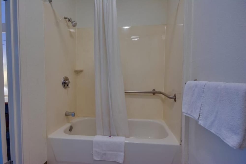 Standard Room, 2 Double Beds, Non Smoking - Photo 6