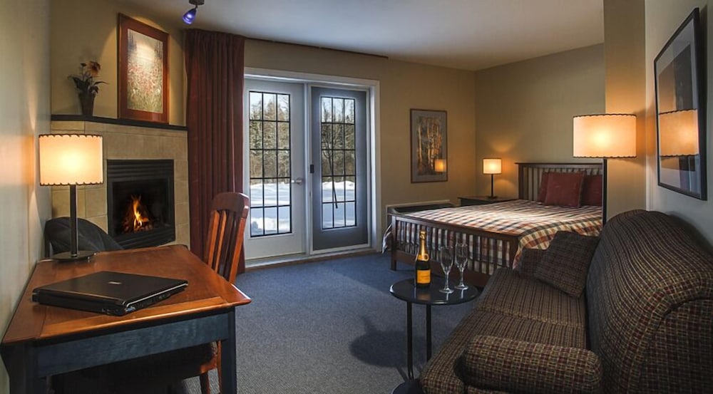 Superior Room, 1 Queen Bed photo 3