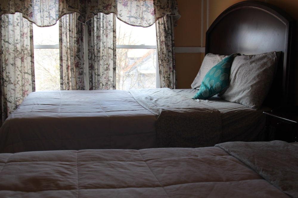 Double Room, Shared Bathroom (Renaissance) photo 2