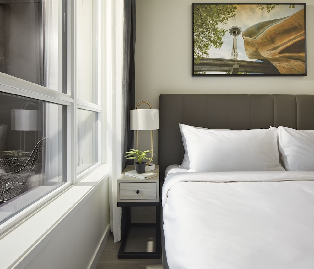 Suite, 2 Bedrooms - Photo 1
