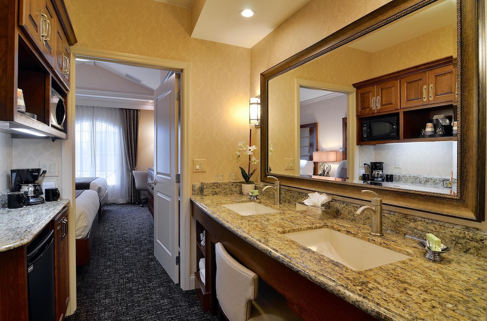 Suite, Multiple Beds, Non Smoking, Refrigerator & Microwave (Living Room;Walk-in Shower)