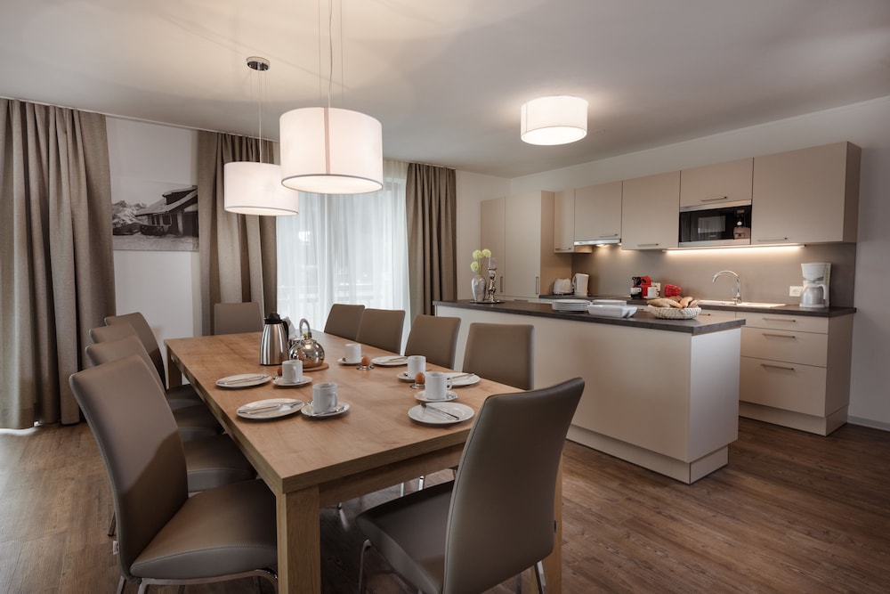 Superior apartment, 4 bedrooms, kitchen (Alpine Premium) photo 3