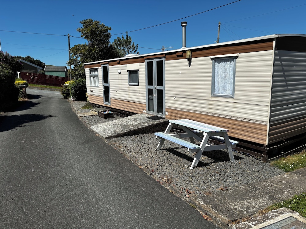 Mobile Home, 2 Bedrooms (Caravan F) photo 3