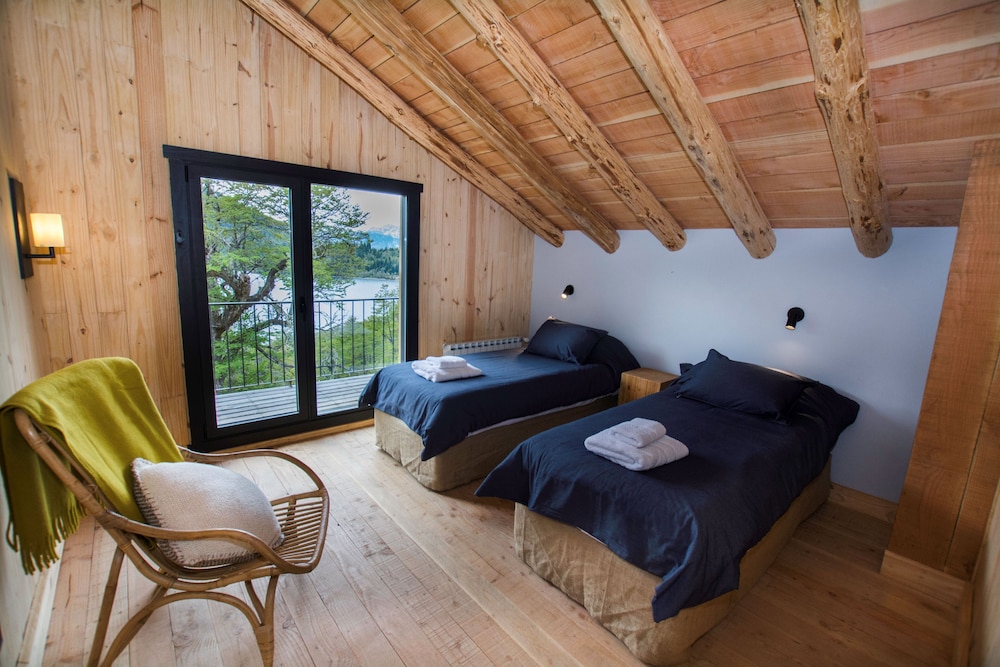 Standard Room, Balcony, Lake View photo 1