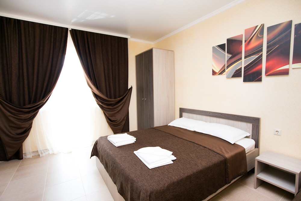 Comfort Double Or Twin Room, 1 Queen Bed, Courtyard View photo 2