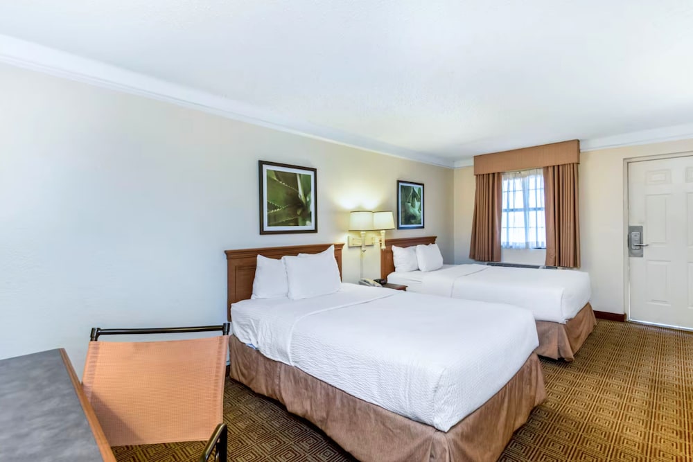 Deluxe Room, 2 Double Beds, Smoking
