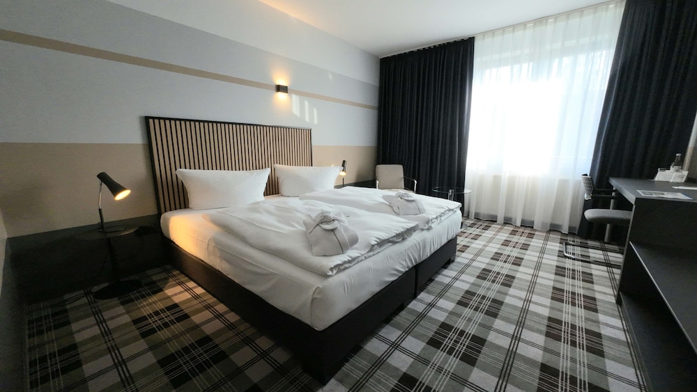 Standard Double Room, Non Smoking - Photo 4