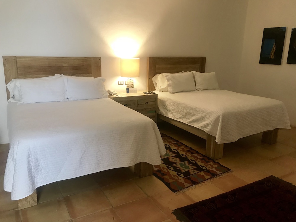 Standard Double Room, 2 Queen Beds - Photo 1